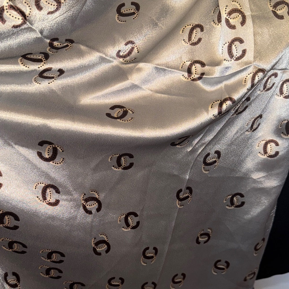 Elegant Silver Patterned Shawl - Picture 13 of 16